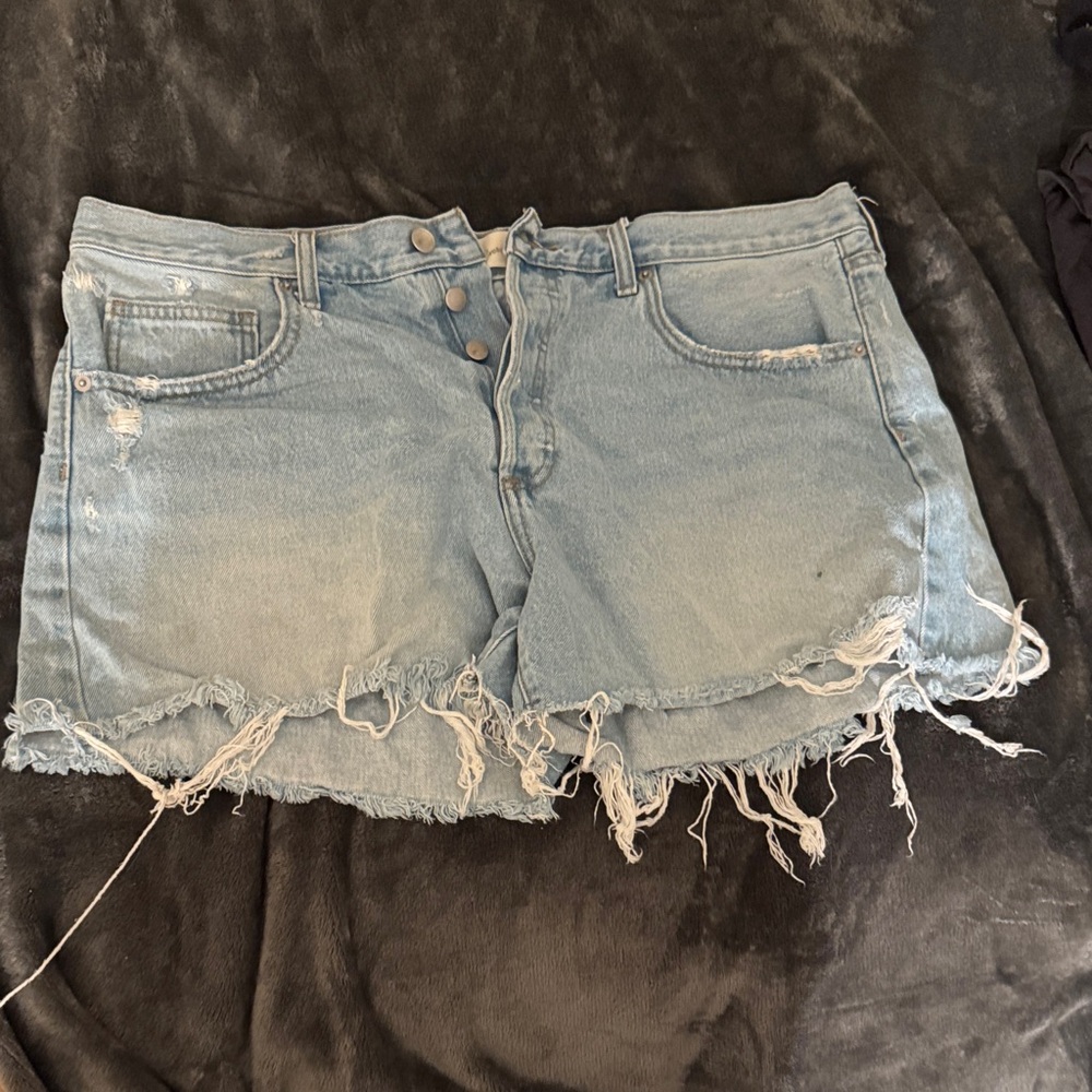 Universal Thread Frayed Hem Jean Shorts - Light Blue